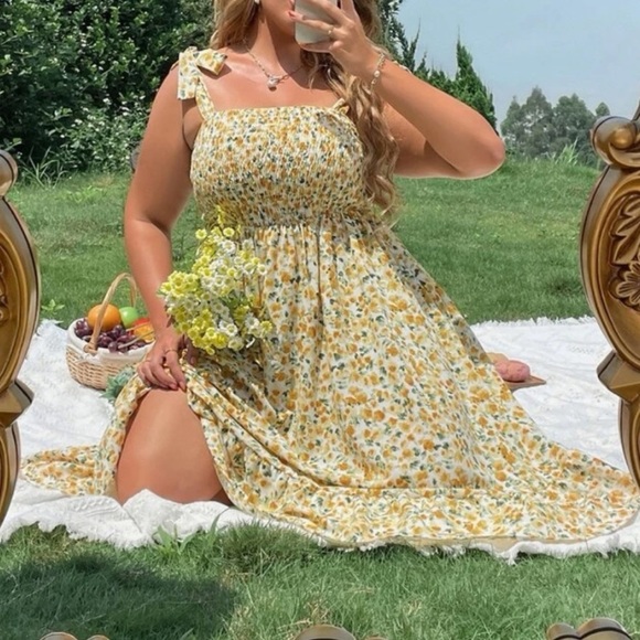 Boho Plus Size Floral Print Shirred Smocked Dress - Picture 2 of 6